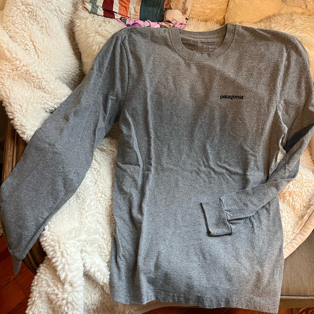 Patagonia Heather Gray Crew Neck Shirt